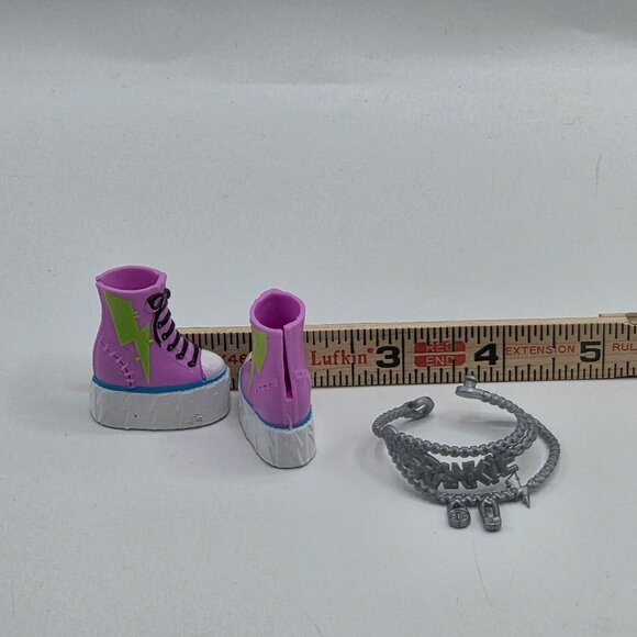 Monster High Frankie Stein Doll Accessories Set With Shoes & Silver Logo Belt - Picture 3 of 5